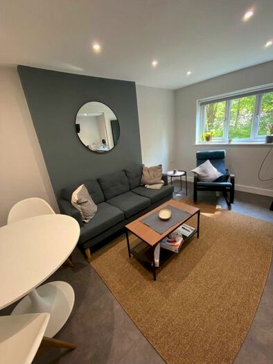 2 Bedroom Flat To Rent In Danes Road, Fallowfield, M14