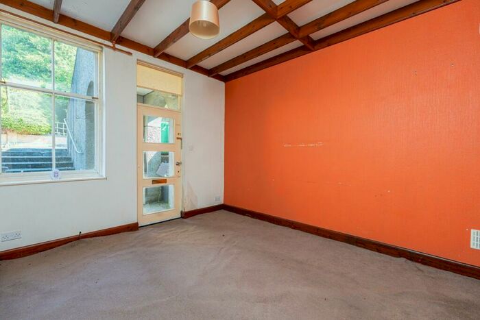 1 Bedroom Flat For Sale In Buchanan Street, Dunfermline, KY12