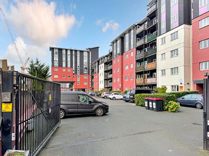 3 Bedroom Apartment To Rent In Penthouse Apartment Wickford, SS11