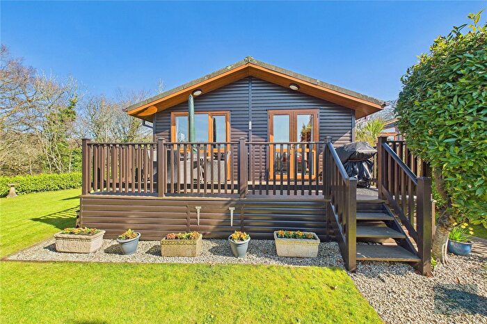2 Bedroom Bungalow For Sale In The Thatches, Devon, PL21