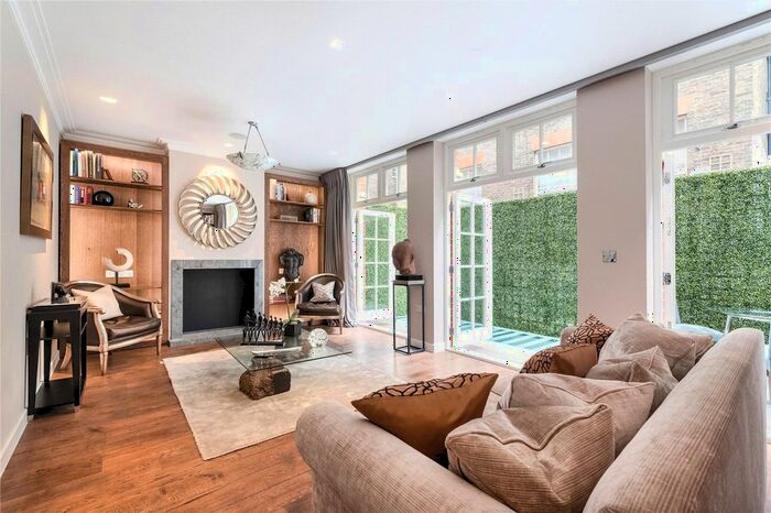 3 Bedroom Mews To Rent In Clabon Mews, Knightsbridge, SW1X