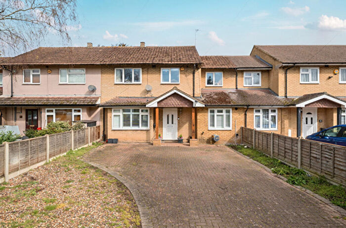4 Bedroom House For Sale In The Fairway, West Molesey, Surrey, KT8