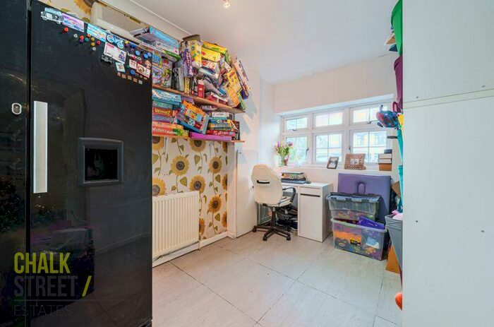 4 Bedroom Detached House For Sale In Osborne Road, Hornchurch, RM11