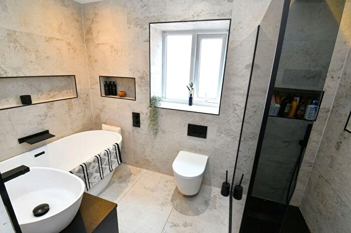 3 Bedroom Detached House For Sale In Shearwater Avenue, Tyldesley, M29