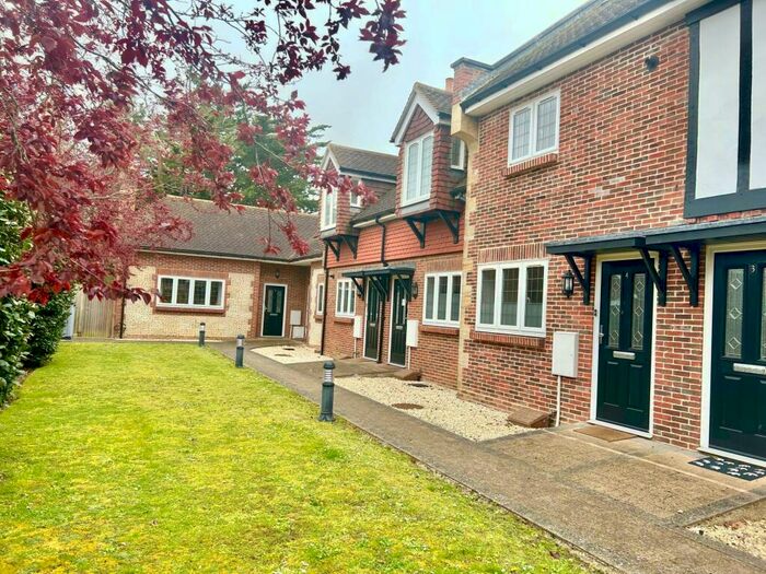 3 Bedroom Terraced House To Rent In Tudor Gardens, Worthing, BN11