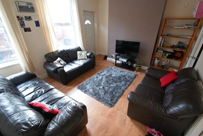 6 Bedroom Terraced House To Rent In Ashville Road, Hyde Park, Leeds, LS6