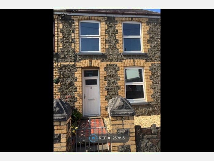 3 Bedroom Semi-Detached House To Rent In Heol Y Banc, Llanelli SA15