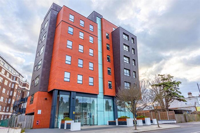 2 Bedroom Apartment To Rent In Rectory Grove, Leigh-On-Sea, SS9