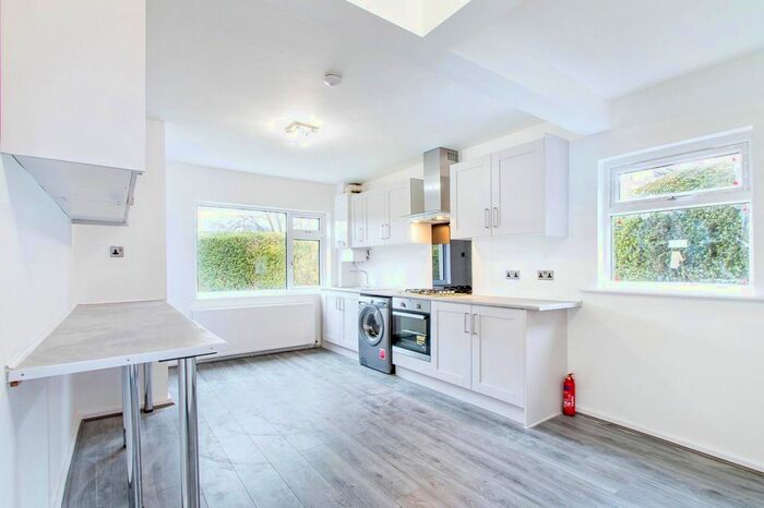 3 Bedroom Semi-Detached House To Rent In Deansway, Morley, Leeds, West Yorkshire, LS27