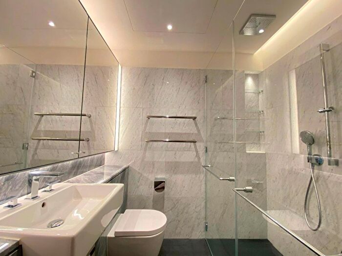2 Bedroom Flat To Rent In Apartment, Nine Elms Lane, London, SW8