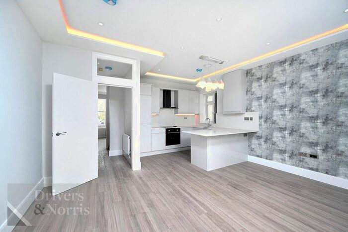 2 Bedroom Flat To Rent In Camden Road, Islington, London, N7