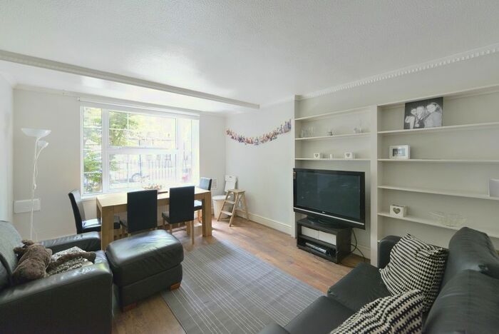 3 Bedroom Flat To Rent In Bingham Court, Halton Road, London, N1