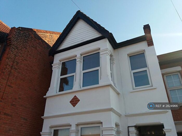 1 Bedroom Flat To Rent In Hamlet Court Road, Westcliff-On-Sea, SS0