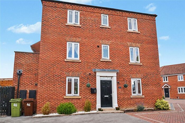 3 Bedroom Town House For Sale In Ward Road, Castleford, West Yorkshire, WF10
