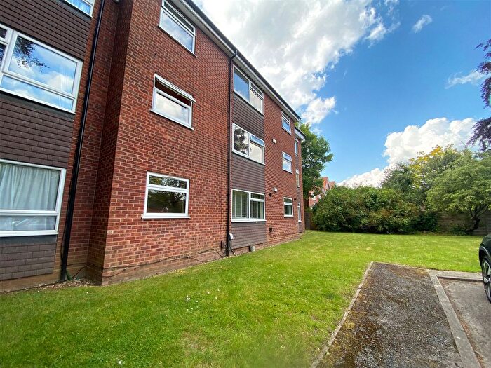 1 Bedroom Flat To Rent In Treyarnon Court, Eastern Avenue, Reading, Berkshire, RG1