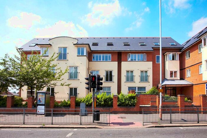 3 Bedroom Flat To Rent In Flat St Clements House, Church Street, KT12