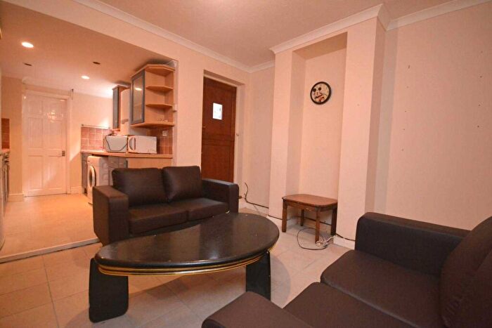 4 Bedroom Terraced House To Rent In Pitcroft Avenue, Reading, RG6