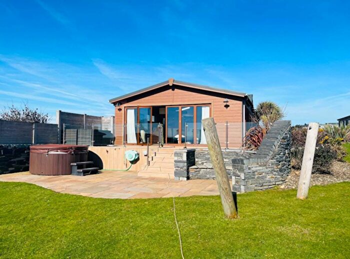 3 Bedroom Lodge For Sale In Chwilog, Pwllheli, LL53