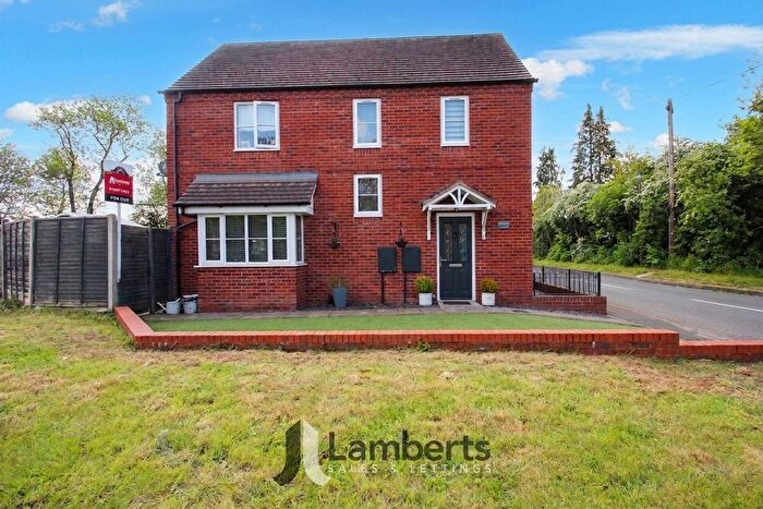 3 Bedroom Semi-Detached House For Sale In Green Lane, Studley, B80