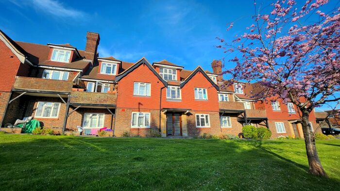 2 Bedroom Flat To Rent In Court Farm Road, Hove, BN3