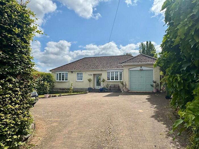 3 Bedroom Detached Bungalow For Sale In Fosse Way, Stretton On Dunsmore, CV23