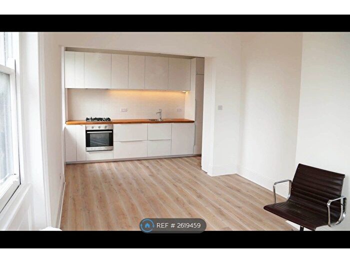 2 Bedroom Flat To Rent In College Court, London, NW3