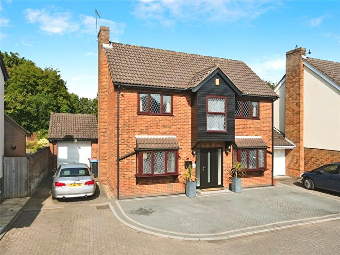 4 Bedroom Detached House For Sale In Kincardine Drive, Bletchley, Milton Keynes, MK3