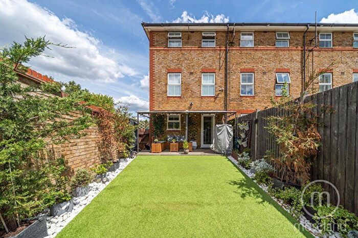 3 Bedroom End Of Terrace House For Sale In Compton Close, London, NW11
