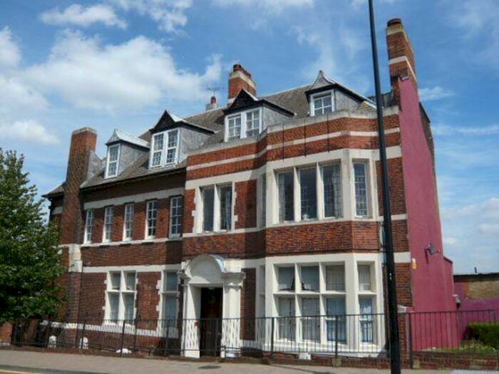 Studio To Rent In High Street, Erith, London, DA8