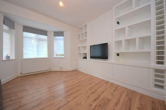 2 Bedroom Flat To Rent In Doverfield Road, London, SW2