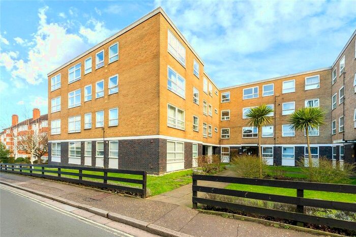 2 Bedroom Flat To Rent In Park Sheen, Derby Road, SW14
