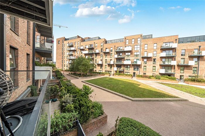 2 Bedroom Flat For Sale In Purbeck Gardens, Sydenham, London, SE26