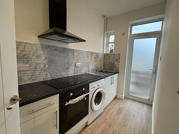 Studio To Rent In Dene Close, Outwood Lane, Chipstead, Coulsdon, CR5