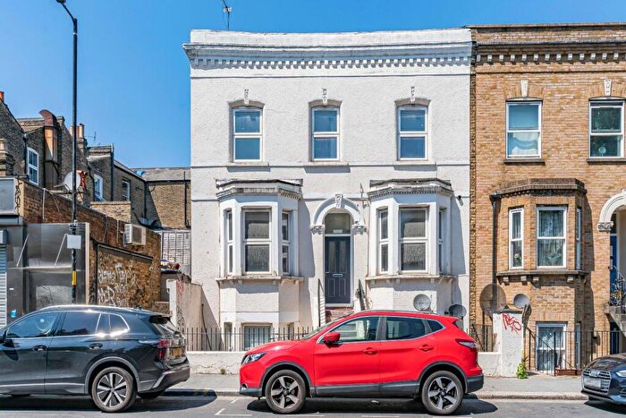 Studio To Rent In Daneville Road, London, SE5