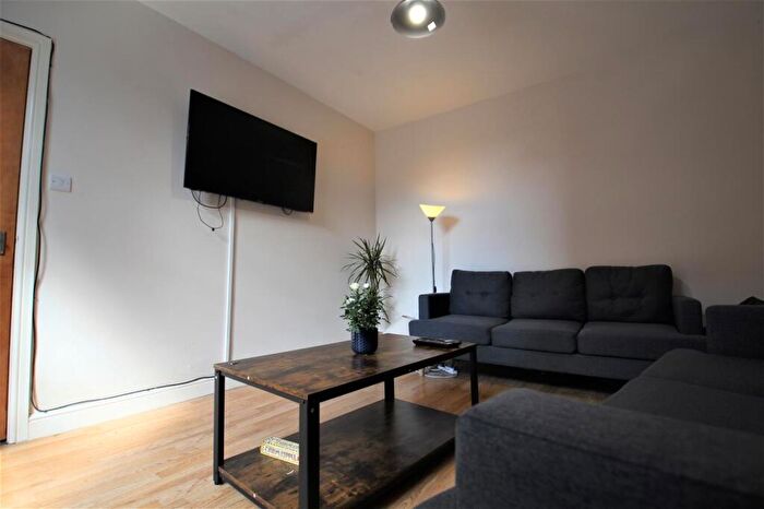 4 Bedroom Terraced House To Rent In Thornville Terrace, Hyde Park, Leeds, West Yorkshire, LS6