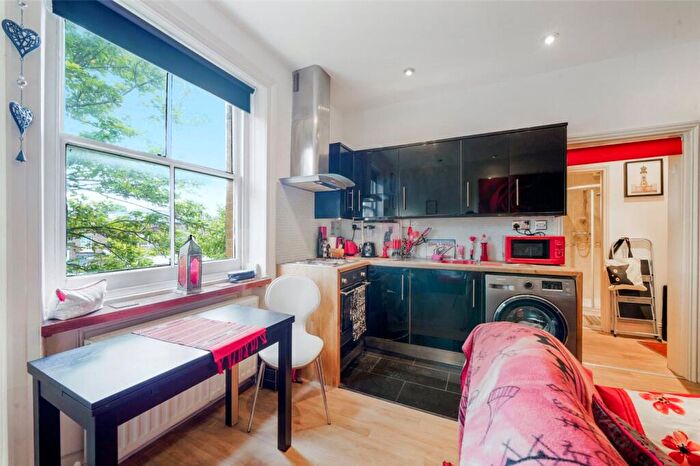 1 Bedroom Apartment For Sale In Camden Road, London, N7