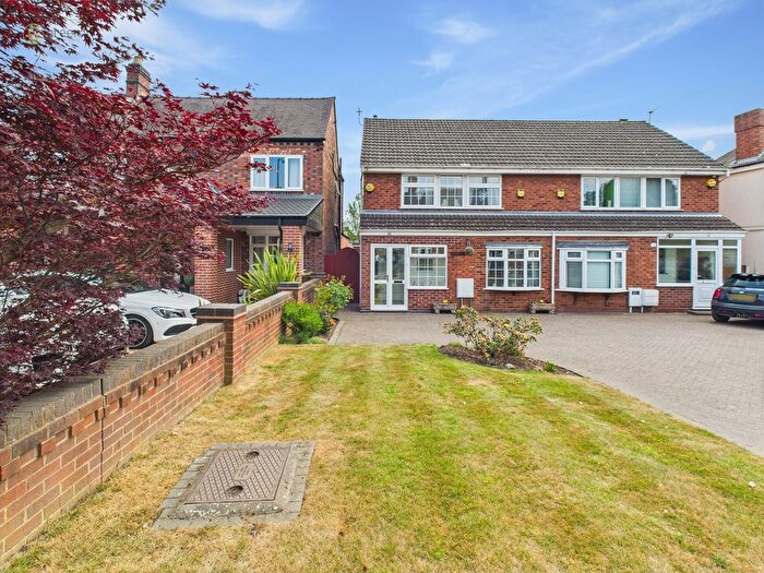 3 Bedroom Semi-Detached House For Sale In Tamworth Road, Kingsbury, Tamworth, B78