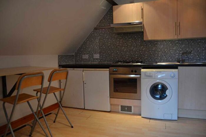 2 Bedroom Flat To Rent In Richmond Road, Roath, Cardiff, CF24