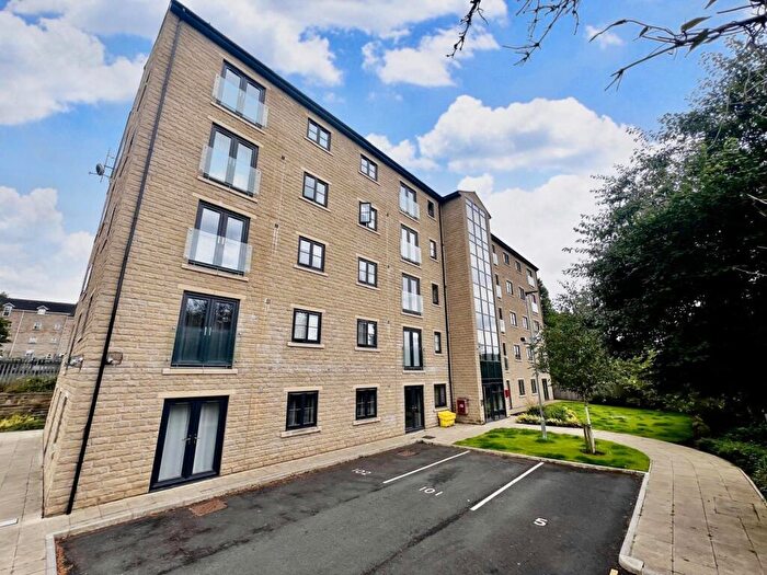 2 Bedroom Flat For Sale In Waterside View, Harrogate Road, Bradford, West Yorkshire, BD10