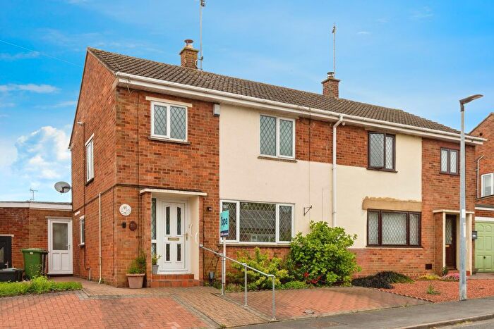 3 Bedroom Semi-Detached House For Sale In Tintern Rise, Peterborough, PE6