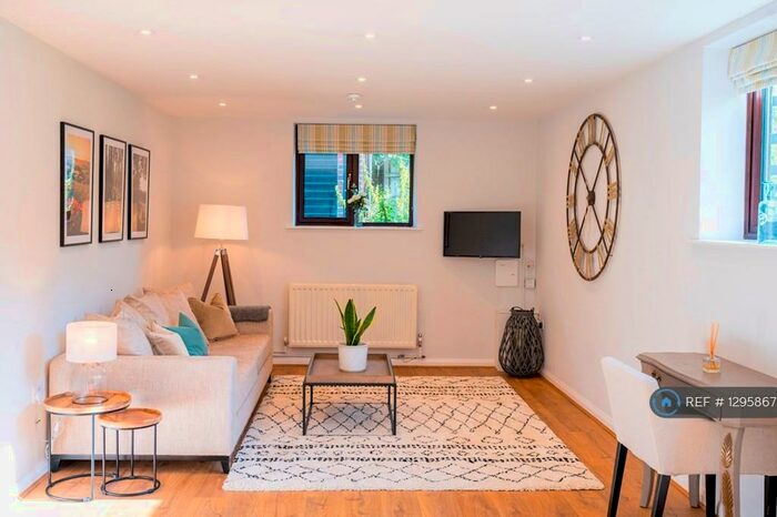 1 Bedroom Flat To Rent In The American Barn, Southend, RG9