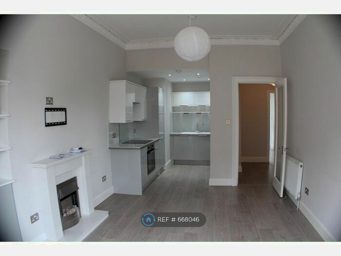 1 Bedroom Flat To Rent In Strathyre Street, Glasgow, G41