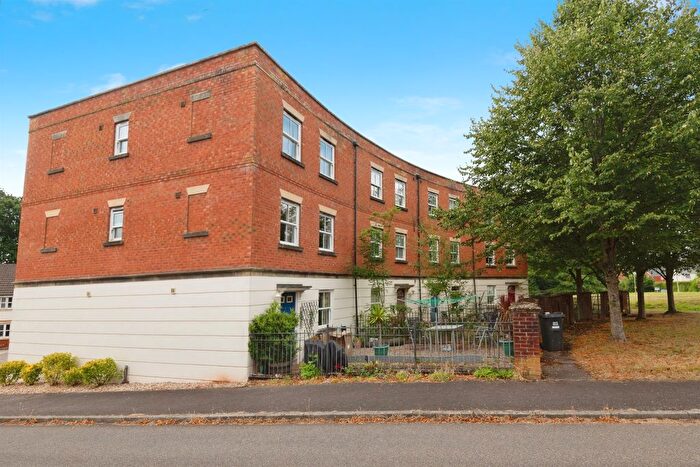 2 Bedroom Flat For Sale In Fairby Close, Tiverton, EX16