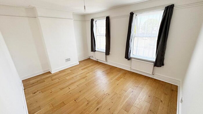 2 Bedroom Flat To Rent In Croyland Road, Edmonton Green, N9