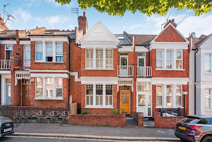 4 Bedroom Terraced House For Sale In Rathcoole Gardens, N8