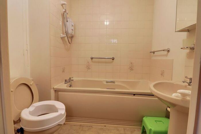 2 Bedroom Bungalow For Sale In Lilleshall Way, Western Downs, Staffordshire, ST17