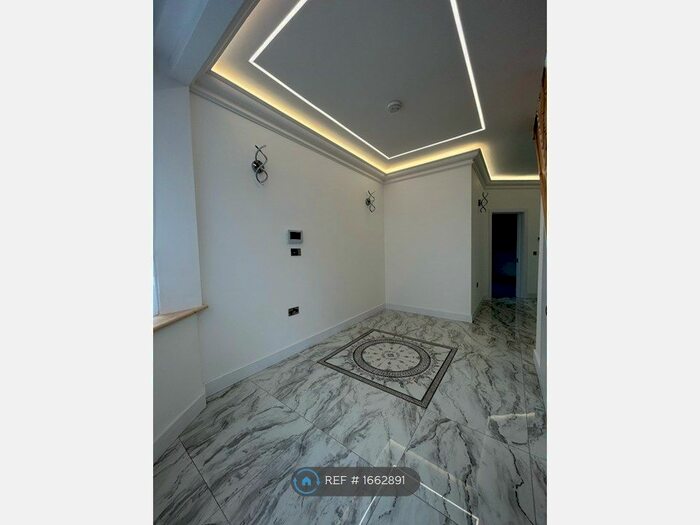 5 Bedroom Bungalow To Rent In Hillington Gardens, London, IG8