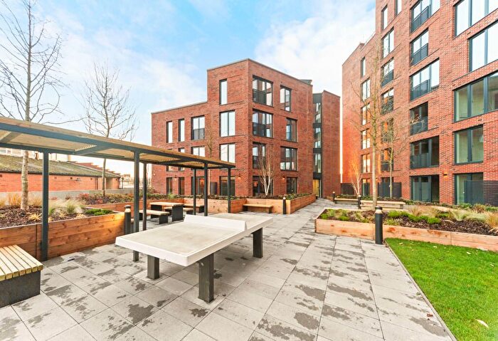 1 Bedroom Flat To Rent In Whitehall Road, Leeds, LS12