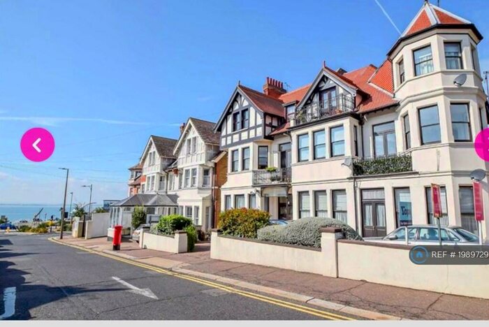 2 Bedroom Flat To Rent In Winton Hall, Westcliff-On-Sea, SS0