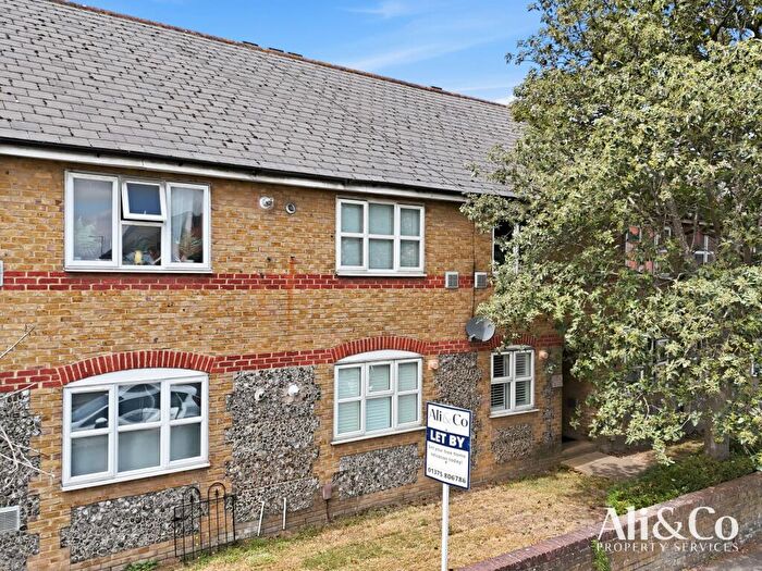 2 Bedroom Flat For Sale In Wharf Road, Grays, RM17